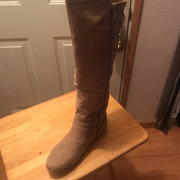 Boots-Standard width - Picture 2 of 2